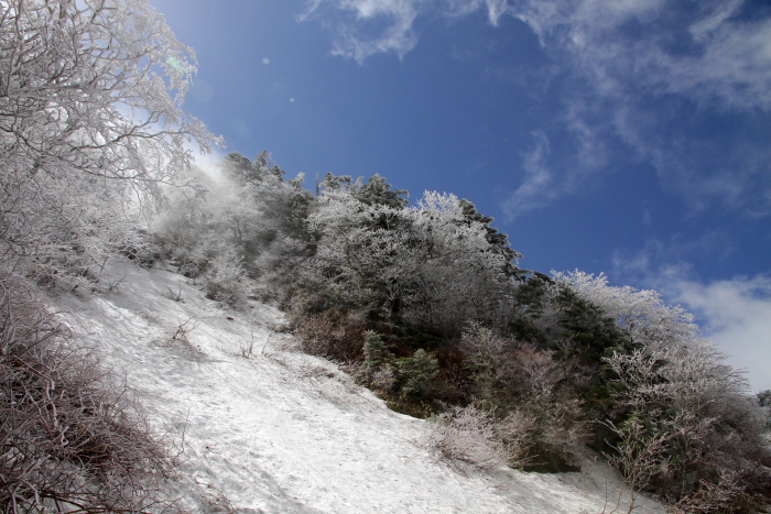 残雪の石鎚山