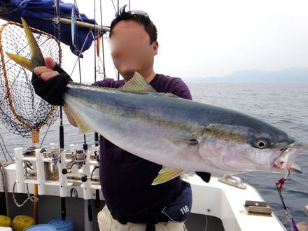 釣りログ釣られログ 春シーズン日本海釣り納め ポセイドンにてメジロゲット