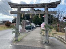 おヘビ様の祠へ新年のごあいさつ