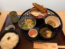 週替わりは海老フライランチ(^｡^)