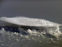アフリカ上空で超自然現象の図