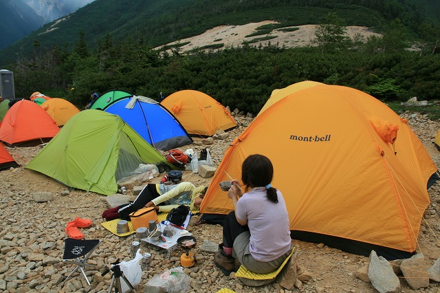 ＊　常念岳のテント場と常念小屋　＊　