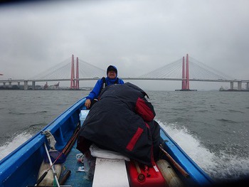 雨の中名古屋港埠頭をあっちこっちの移動