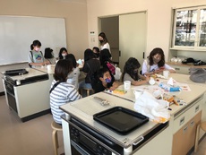 らくやき教室賑わう 2021/05/09 13:15:00
