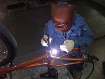 自転車のクラック修理