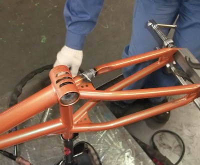 自転車のクラック修理