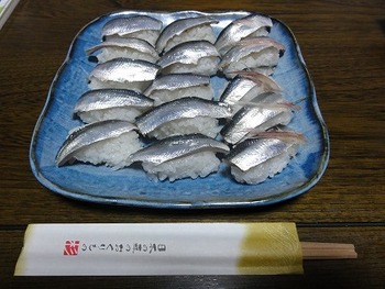 名古屋近郊の釣り チェリー号 釣果のサッパ 150匹 を調理します