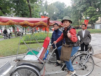 シクロ（人力車）にて旧市街散策