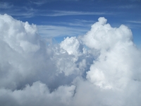 雲の上に向かって・・・