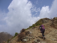 塔ノ岳　経由　丹沢山　前編 2011/05/09 05:44:08