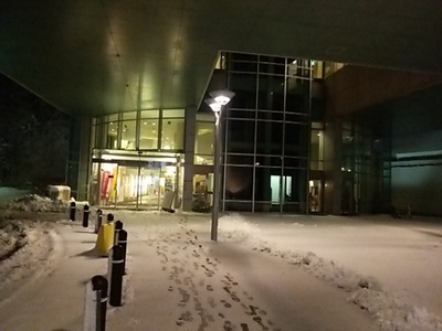 雪の温泉へ