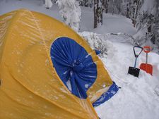 赤岳鉱泉で雪山テント