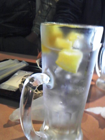 飲み歩く