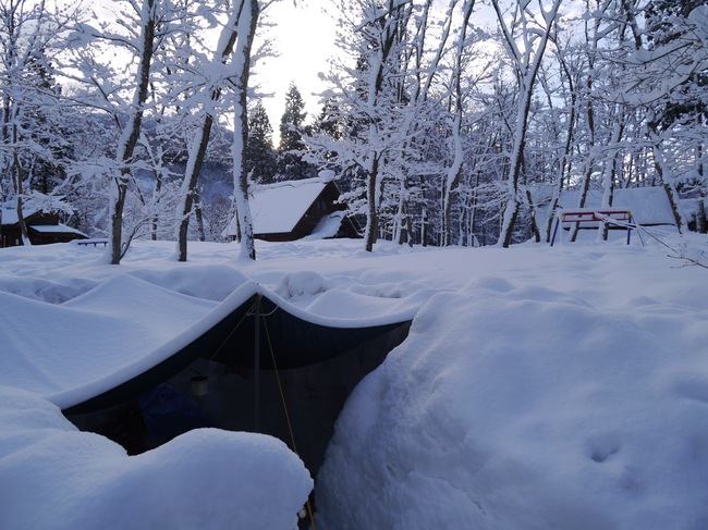 おしゃれキャンプを豪雪の雪中キャンプで表現するならこんなスノーアクト in とことん山キャンプ場