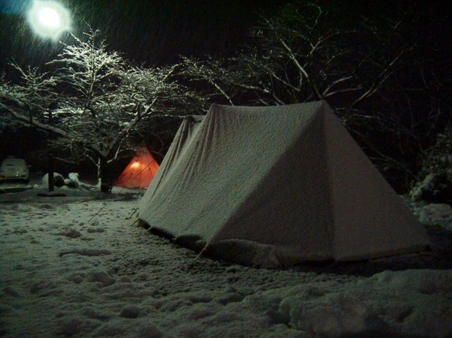 フルコットンが凍る小雪舞う氷点下キャンプ