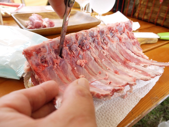 今日もどこかで野遊びを 骨付肉をさばくキャンプ ラムラック解体