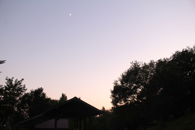 夏の夜の蒸し暑いテント内を快適に過ごす