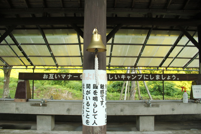 夏の夜の蒸し暑いテント内を快適に過ごす