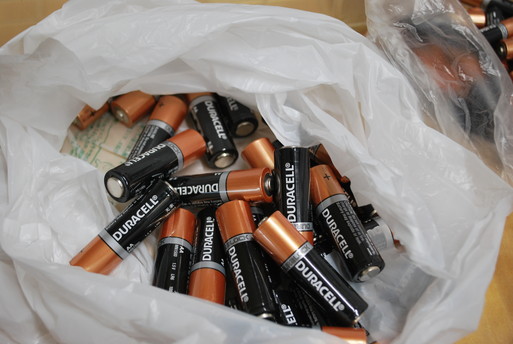フィールドを照らすランタンの乾電池は、10年保存可能なコストコの乾電池に一新しました！！