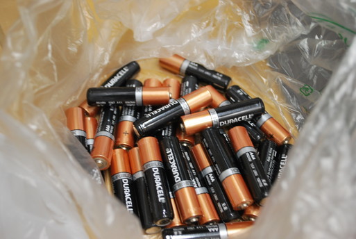 フィールドを照らすランタンの乾電池は、10年保存可能なコストコの乾電池に一新しました！！