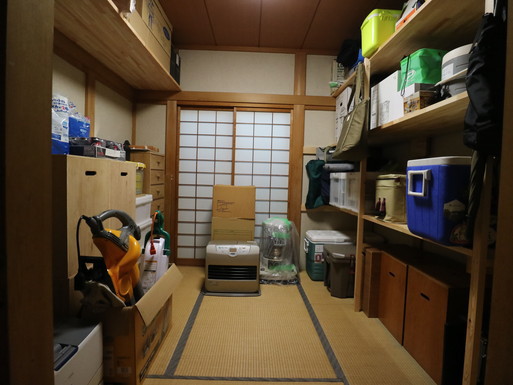 道具の別荘では当然足りず、一部屋潰しのて道具部屋の整備が完了～！！