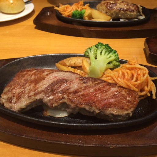 今朝はブランチ！！朝から　肉MAXです！！