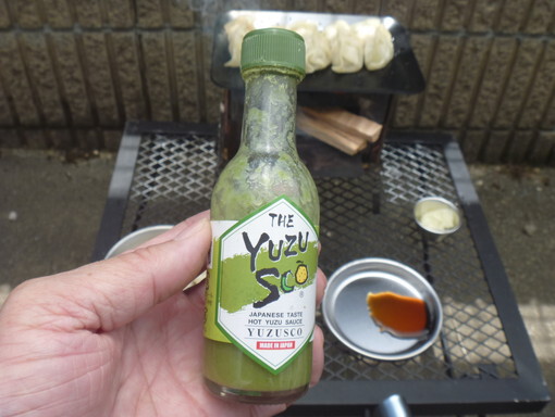 お昼はギョーザ