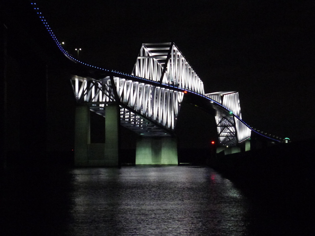 光る橋