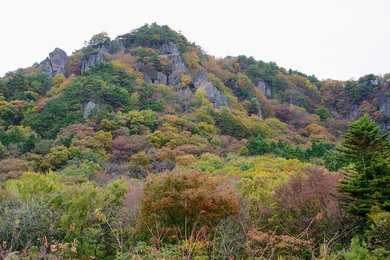 秋深む霊山