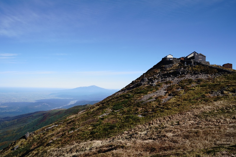 “山粧う”　月山