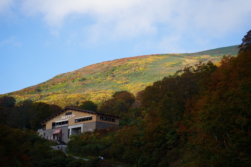 “山粧う”　月山