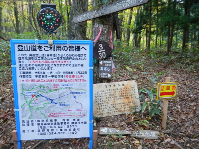 滝と紅葉の競演