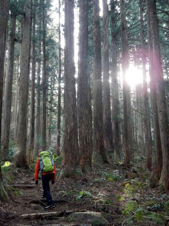 飯豊の長大な峰々を二王子岳から