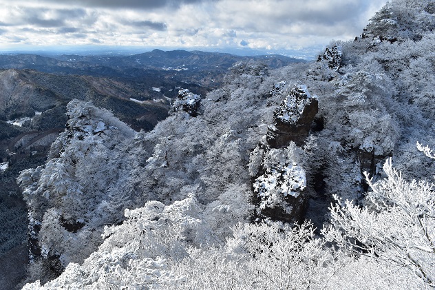 霊山に冬の神が舞い降りる