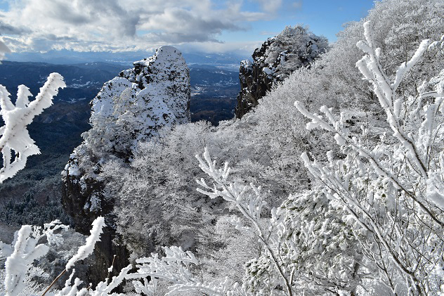 霊山に冬の神が舞い降りる