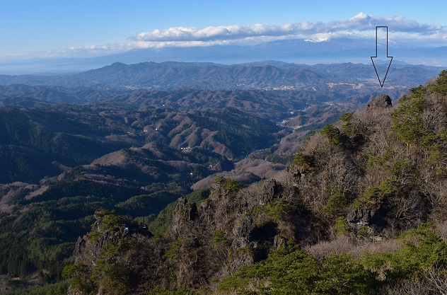 霊山が新緑に包まれる