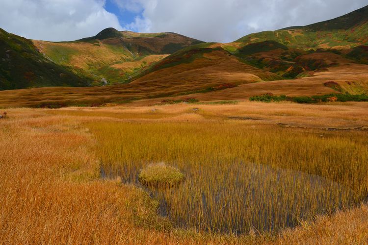 紅葉と静寂の鳥海山