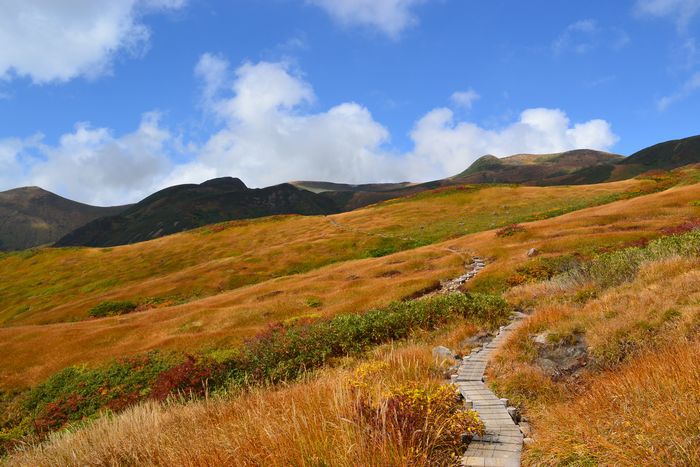 紅葉と静寂の鳥海山へ
