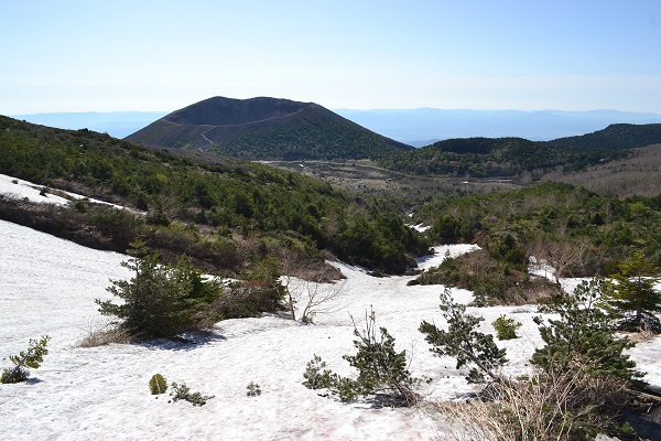 初夏の一切経山