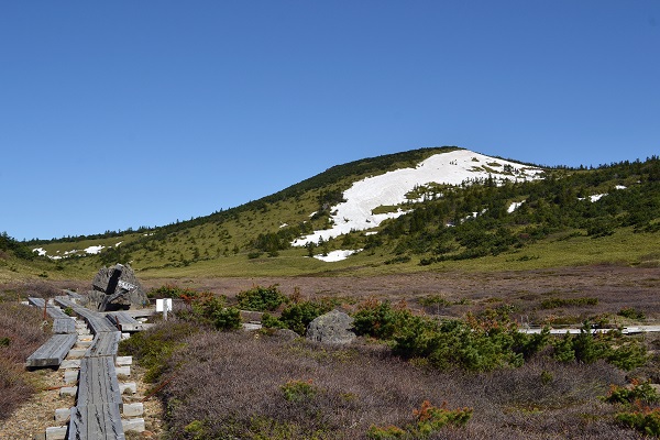 初夏の一切経山
