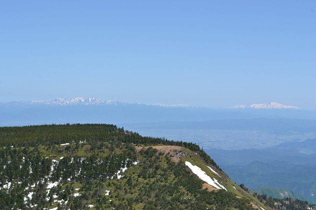 初夏の一切経山