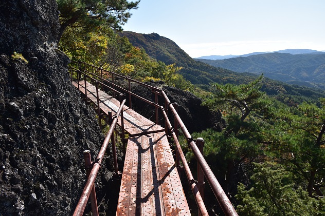 秋澄む霊山