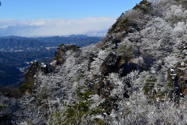 寒気が作り出した冬の景色：霊山