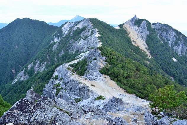 鳳凰山の3つの峰をめぐり歩く