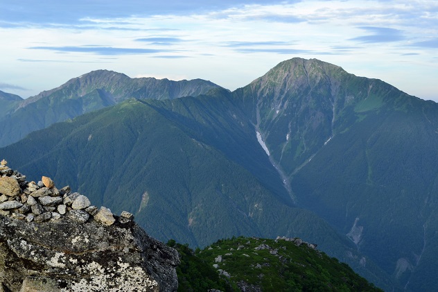 鳳凰山の3つの峰をめぐり歩く