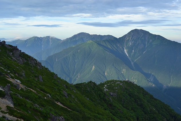 鳳凰山の3つの峰をめぐり歩く