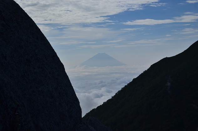 鳳凰山の3つの峰をめぐり歩く