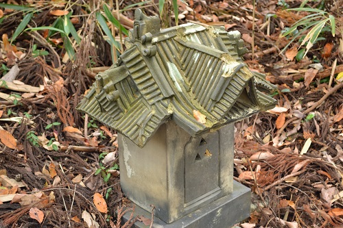 深山の秋を踏みしめる