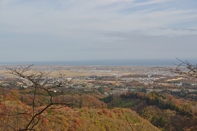 深山の秋を踏みしめる