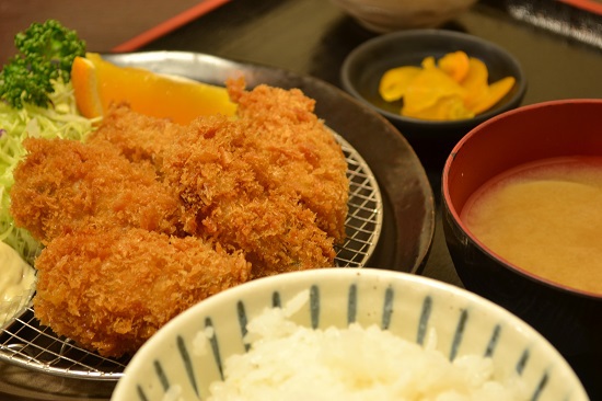 深山の秋を踏みしめる